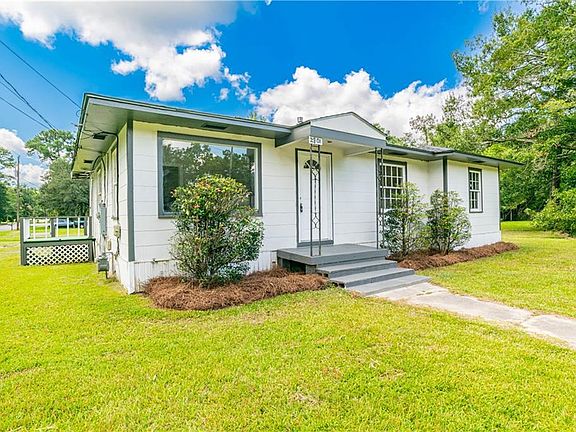 4th image of 2901 Club House Rd