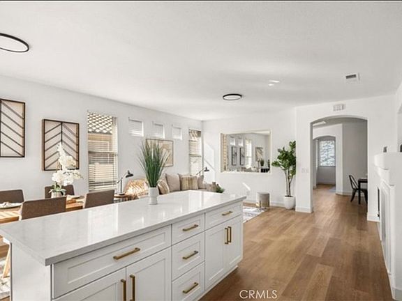 4th image of 1436 Riviera Ave