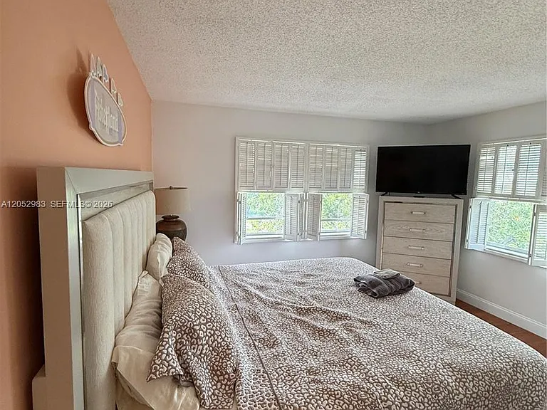 5961 N Falls Circle Dr #408 — Photo 13