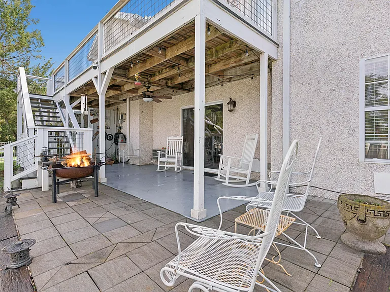 111 Thompson Cv — Photo 12