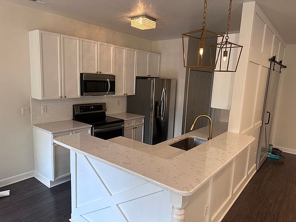 3rd image of 1014 Winterberry Cir