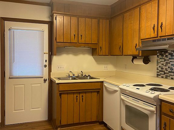 5th image of 129 Clint Ct