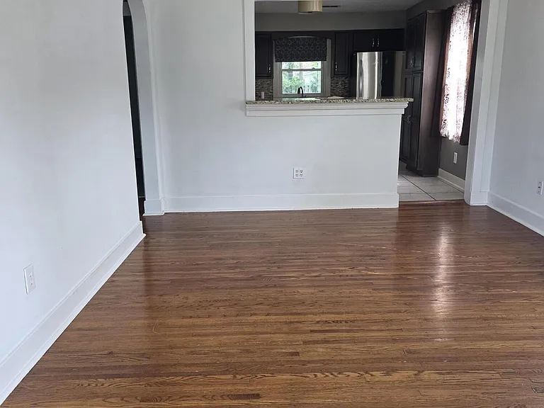 11907 Locust Rd — Photo 3
