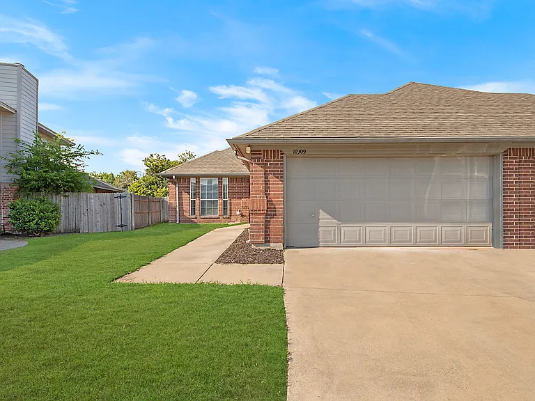 11909 Rhulen Ct — Photo 1