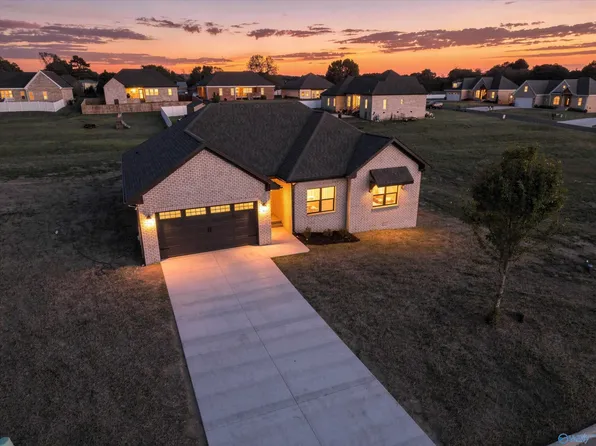 185 Krimson Cir, Albertville, AL 35951