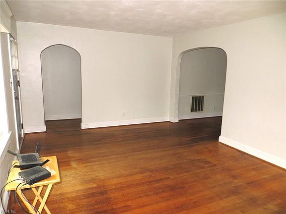 3rd image of 107 Rosewood Dr