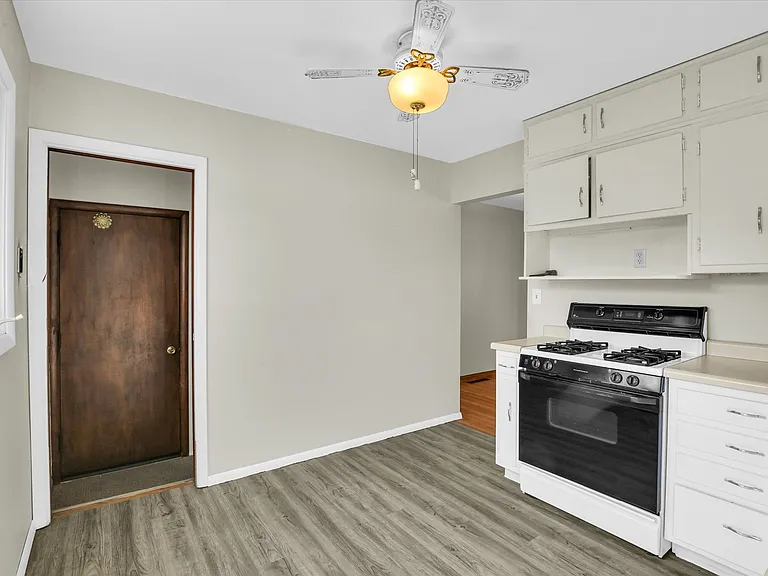 9 Glenview Dr — Photo 12