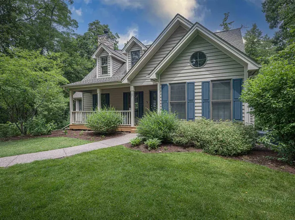 11 Longwood Dr, Galena, IL 61036