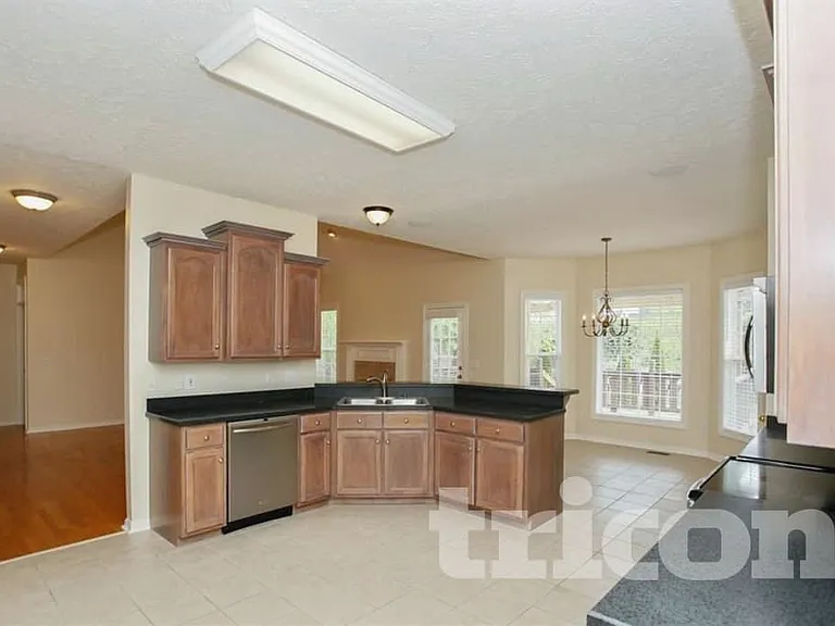 101 Crooked Creek Ct — Photo 5