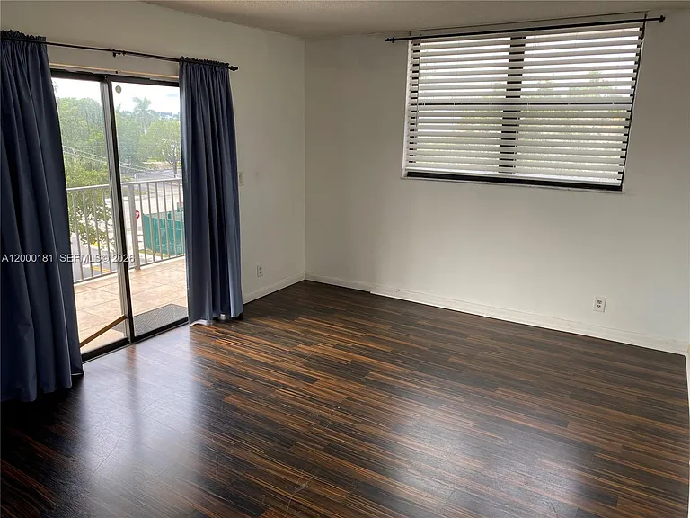 1900 Diana Dr #3D — Photo 11