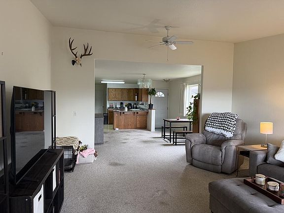 5th image of 931 Stewart Ave