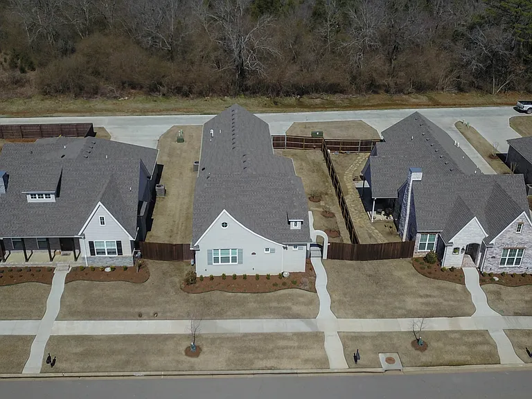 8115 Donnington Ct — Photo 33