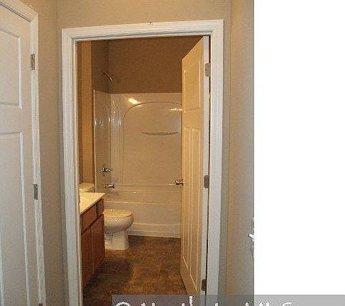 4th image of 3302B 126th Lane NE