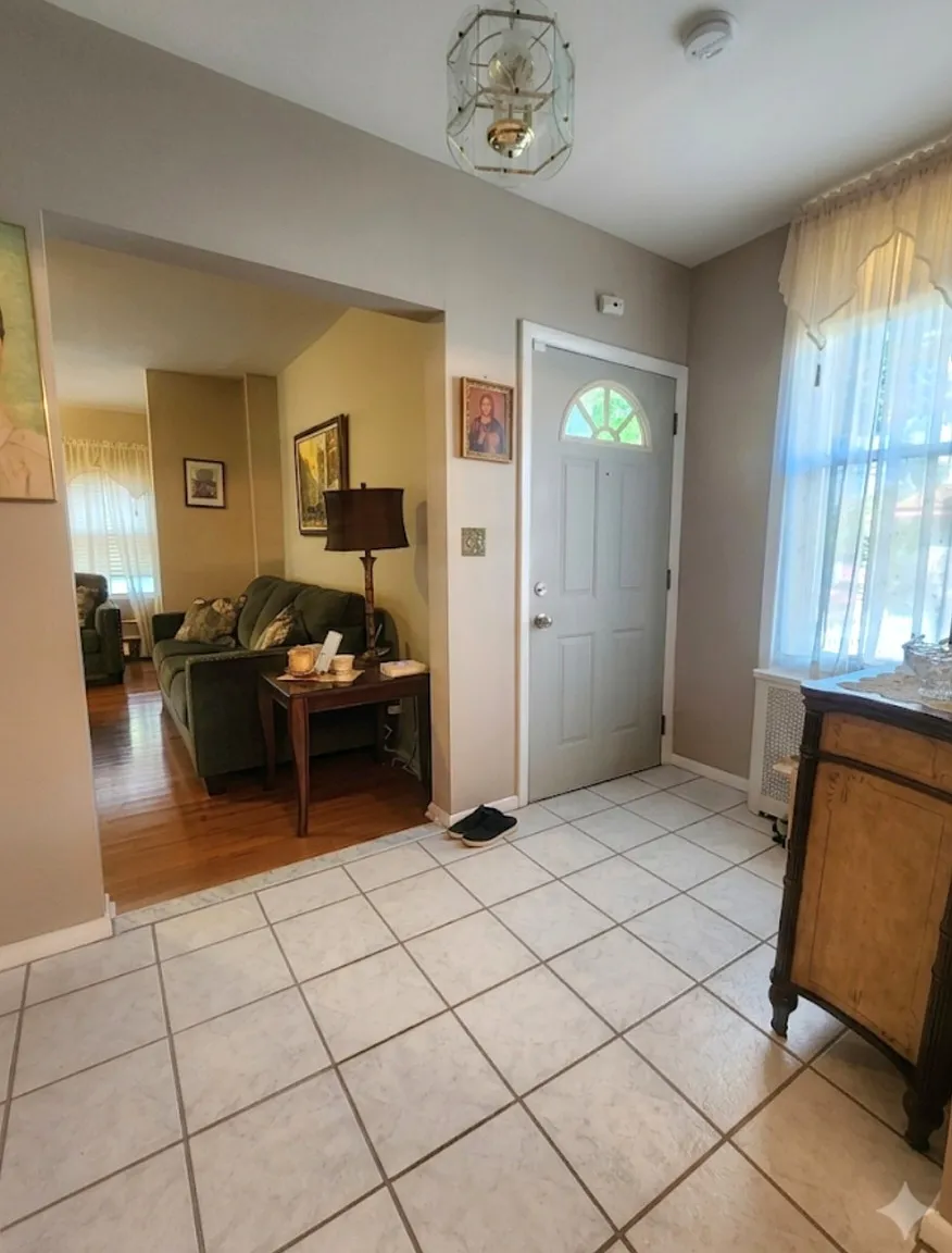3 bed, $3,000 — Photo 3