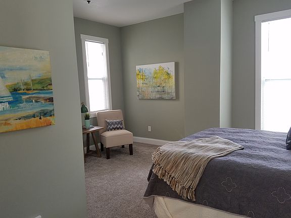 4th image of 2404 Sheridan Ave N