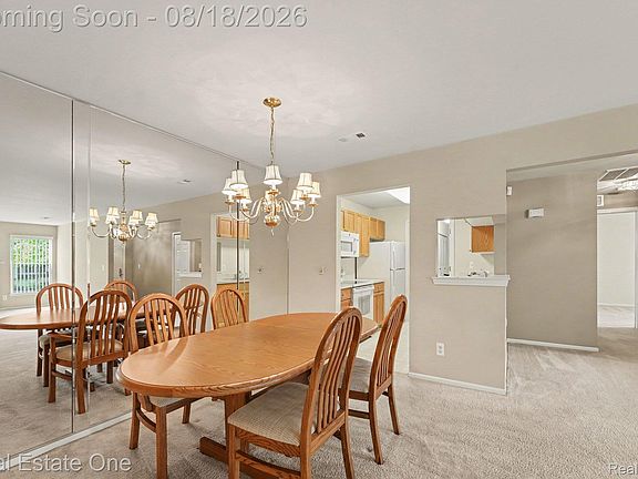 5th image of 4576 Berkshire Dr #24