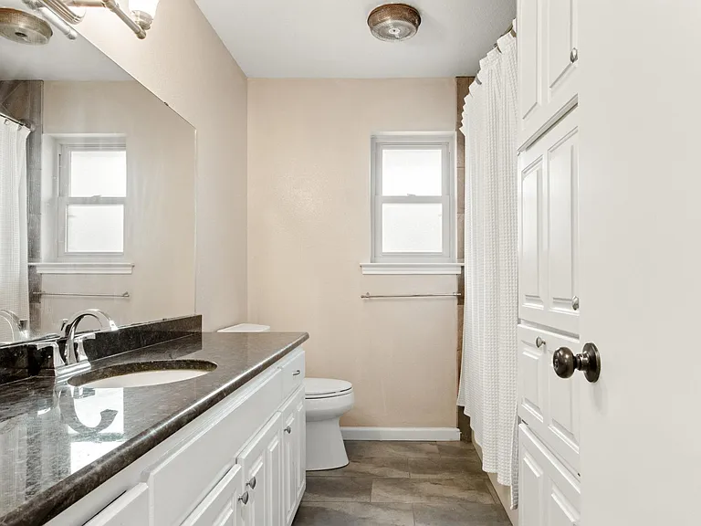 611 Field St — Photo 30