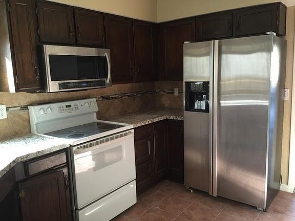 5th image of 4077 E Woodland Dr