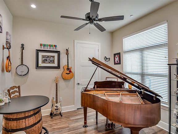 5th image of 8021 White Dr
