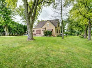 30 N Browns Lake Dr, Burlington, WI 53105
