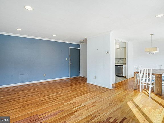 2nd image of 95 E Wayne Ave APT 209