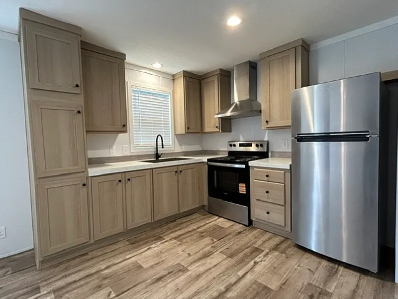 3 bed, 2.0 bath, 924 sqft, $895 — Photo 2
