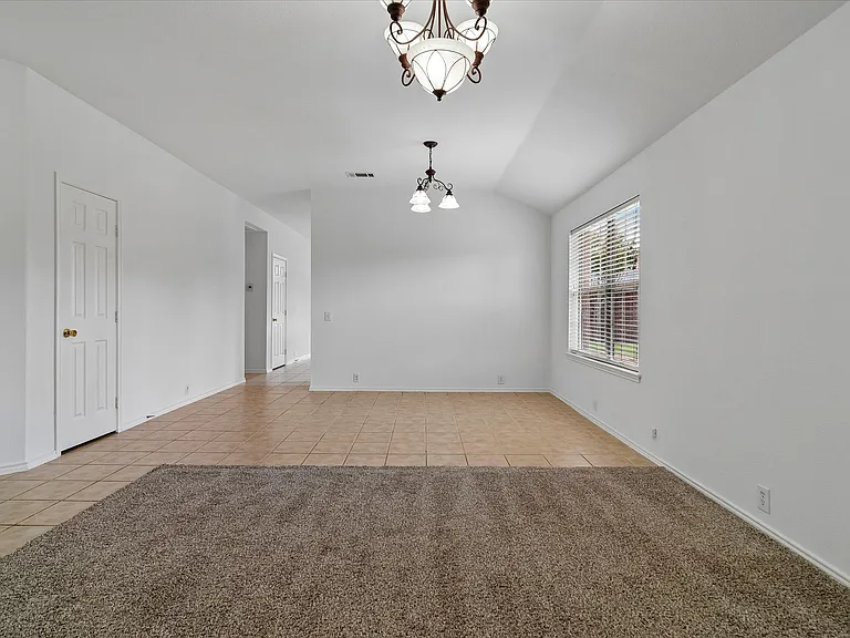 3300 Creekwood Dr — Photo 17