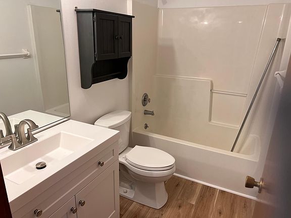 3rd image of 2738 Alder Creek Dr S APT 4