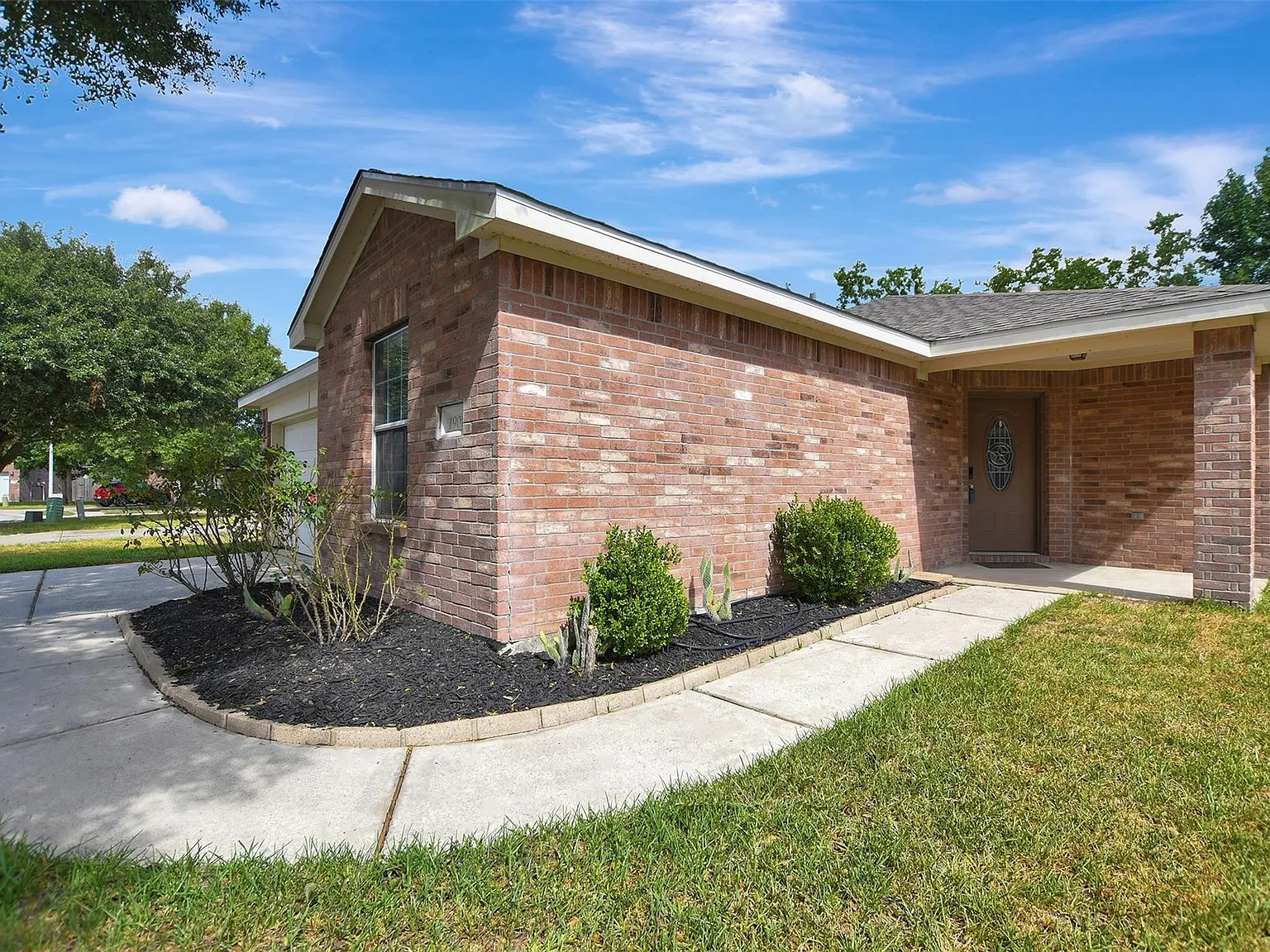 3 bed, 2.0 bath, 1561 sqft, $1,825 — Photo 4