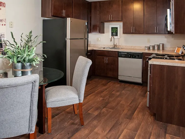 Hamline Pointe Apartments — Photo 23