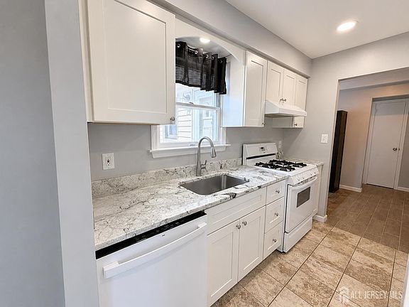 3rd image of 150 Patricia Ave