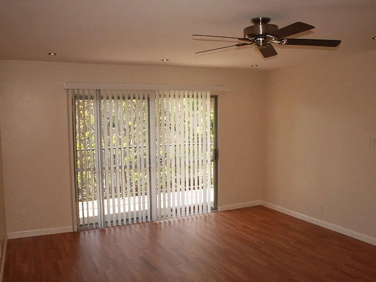 400 N Acacia Ave #C34 — Photo 6