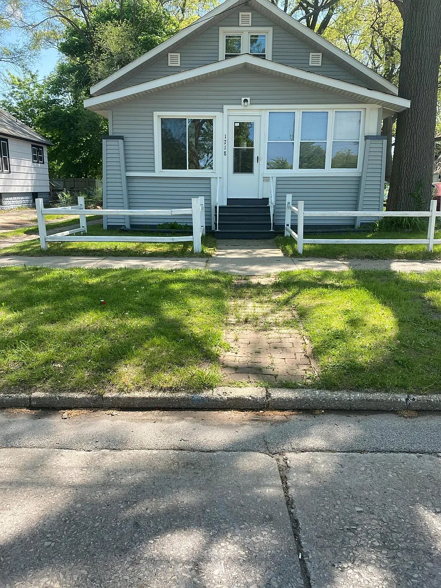 1718 Hoyt St photo 1