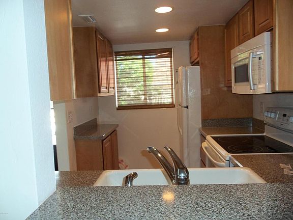 4th image of 144 S Halifax Ave APT 14