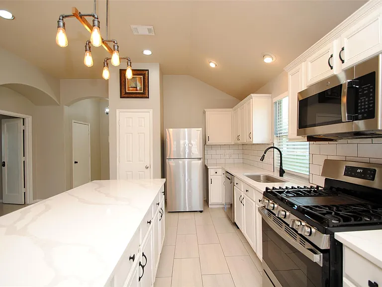 5910 Sugar Field Ln — Photo 7