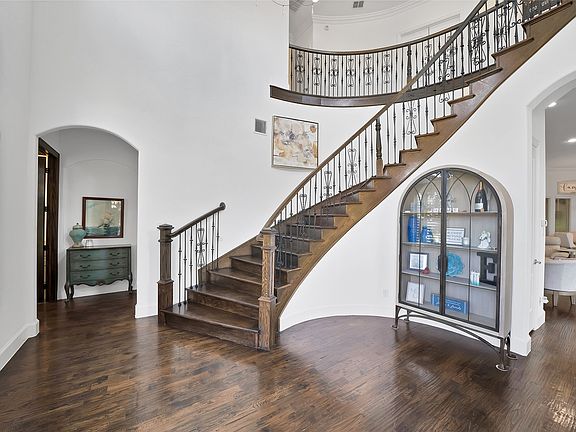 5th image of 102 Whitney Ct