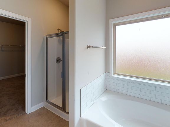 Full Bathroom in Premier Series 2500 from Hyde Homes