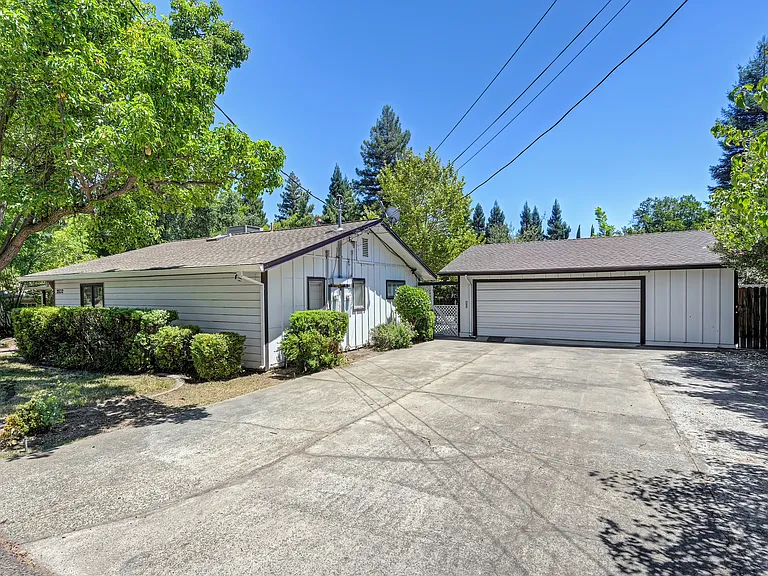 2832 Scandia Way — Photo 3