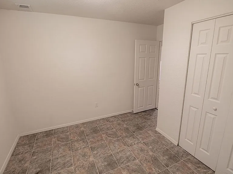1007 W Ash St — Photo 32