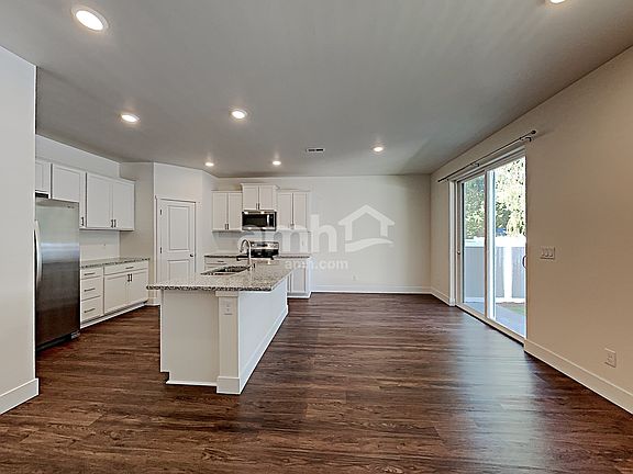 5th image of 12405 83rd Ave