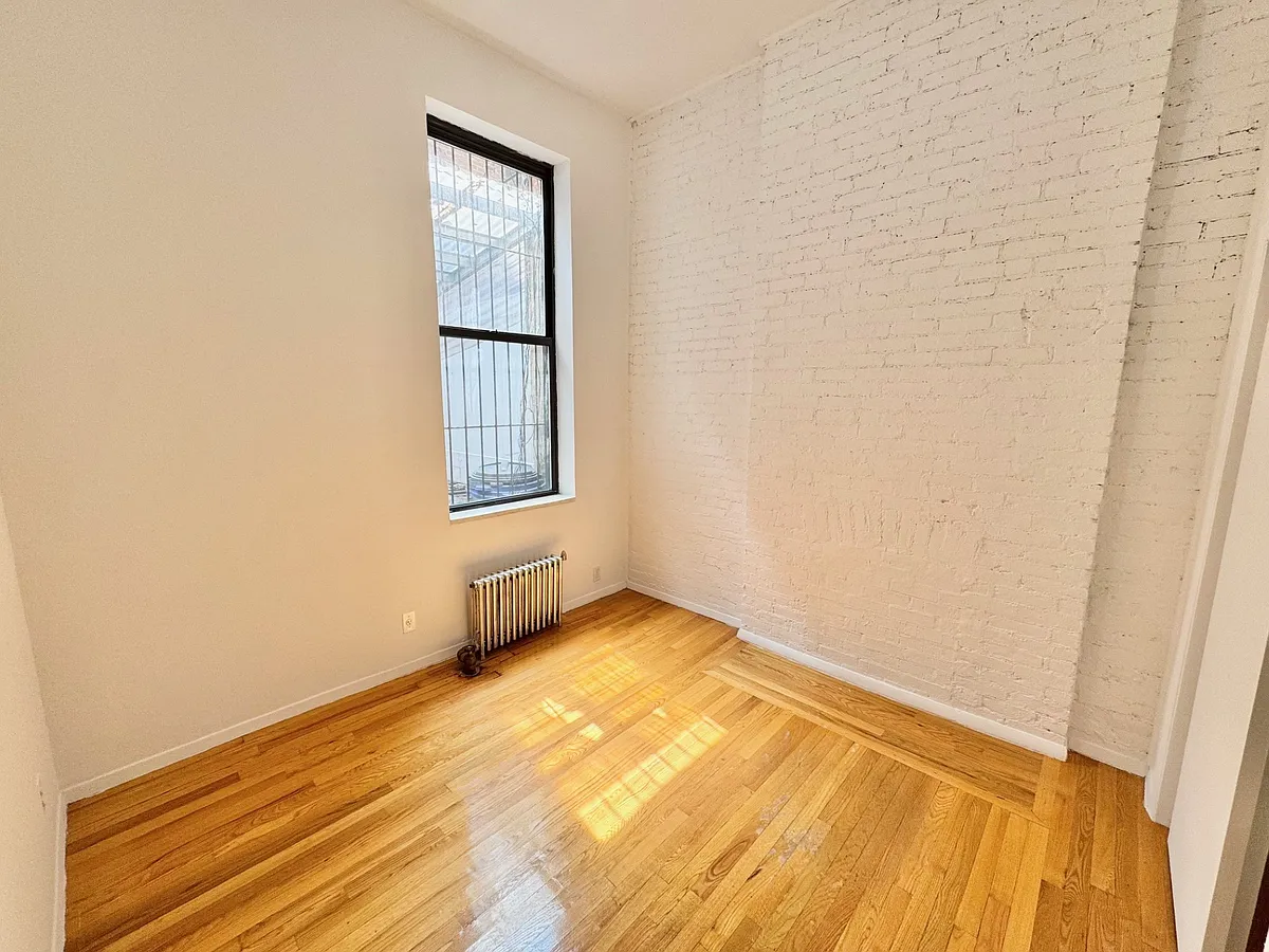 Building Photo - 227 Sullivan St #B