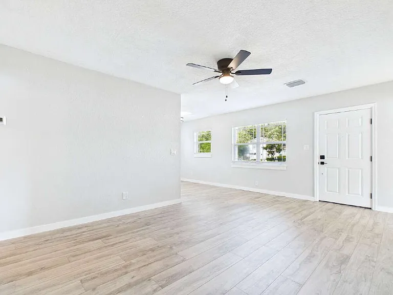 3729 Prescott St N — Photo 3