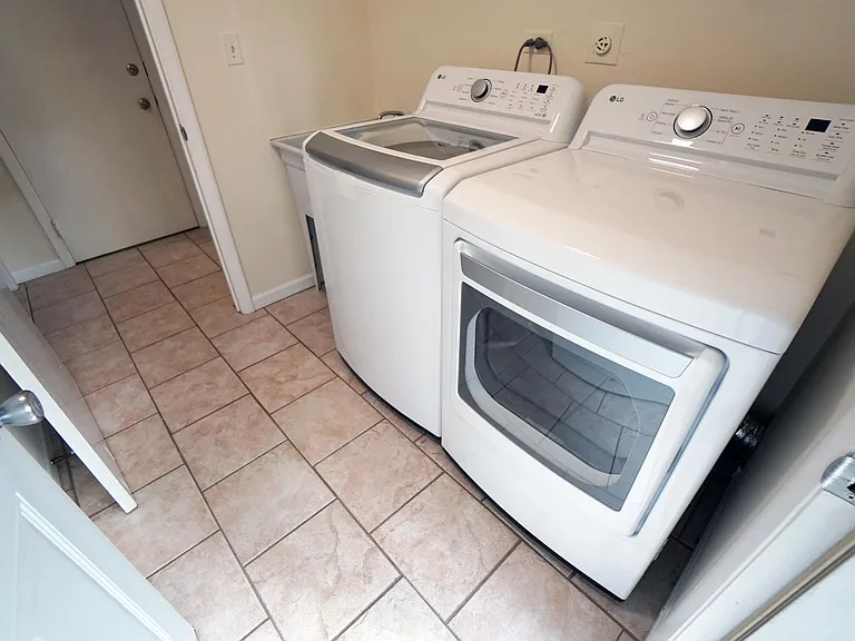 6S546 Sussex Rd — Photo 16