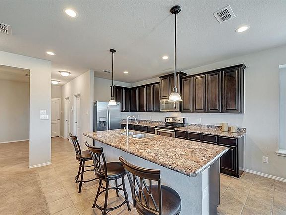 4th image of 208 Plantation Dr