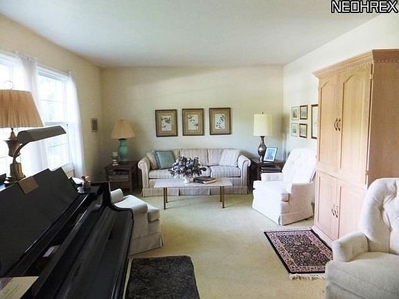 3rd image of 8390 Sunnydale Dr