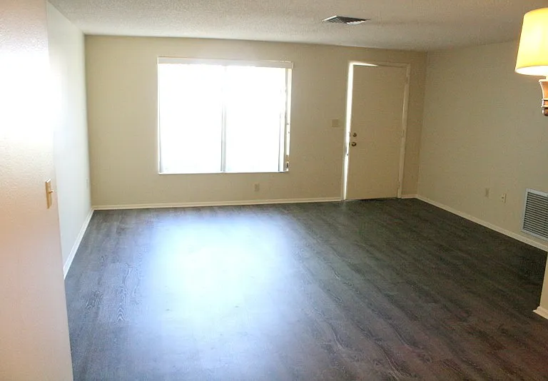 7751 Lorne St — Photo 3