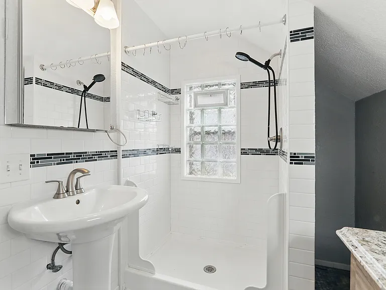 322 Pierce St — Photo 12