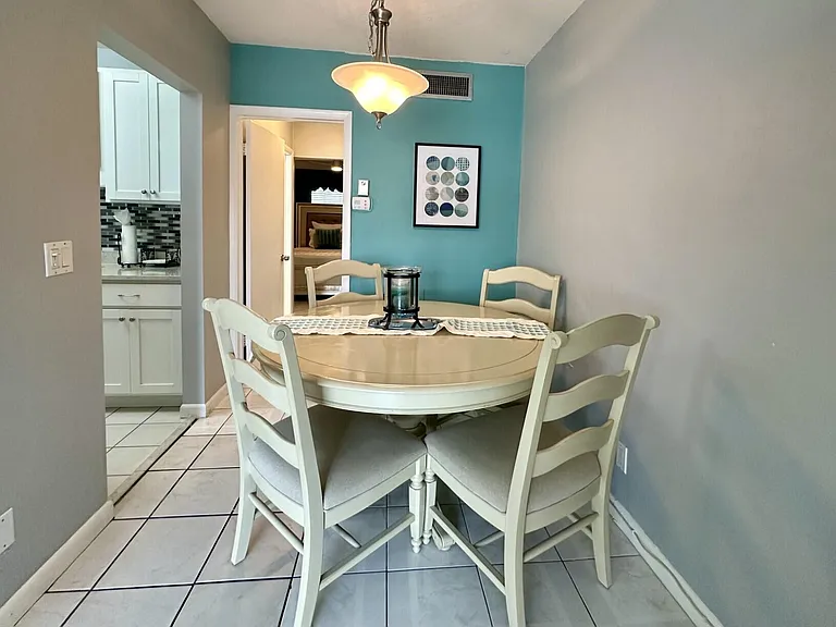 1001 NE 8th Ave #102 — Photo 11