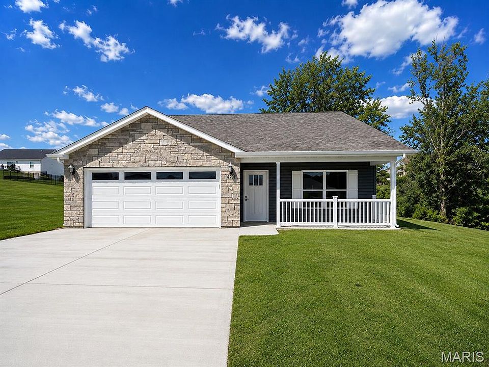 1st image of 427 Cloverleaf Dr