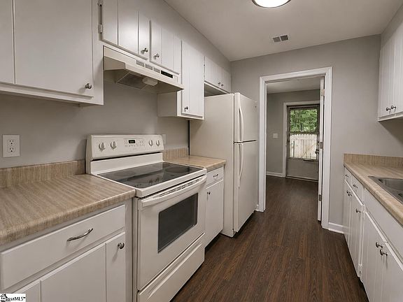 5th image of 26 Oakwood Dr